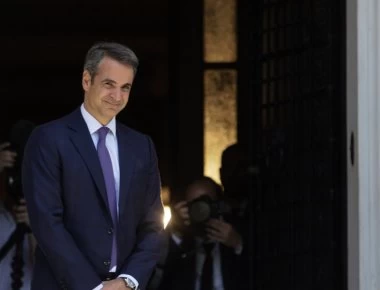 Financial Times: «Ο Μητσοτάκης είναι αντιμέτωπος με μεγάλα εμπόδια για να μεταρρυθμίσει την Ελλάδα»